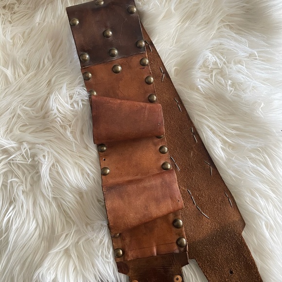 ❌SOLD❌ Vintage Handmade Studded Tool Kidney Belt Leather - Picture 12 of 13